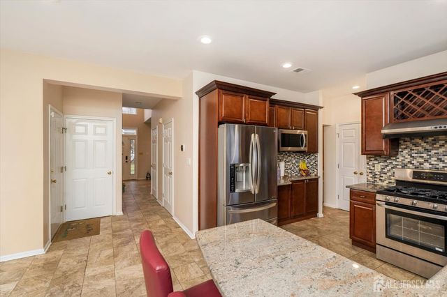 33 Yorktown Road, South Brunswick, NJ 08852