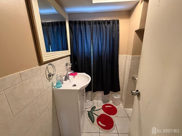 794 Robbins Street, Perth Amboy, NJ 08861