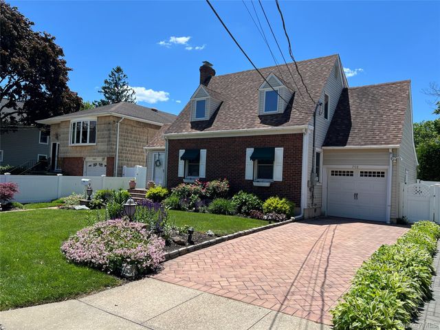 708 Clemons Street, Bellmore, NY 11710