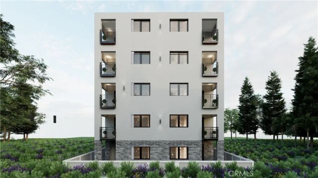 14717 Victory Boulevard, Van Nuys, CA 91411