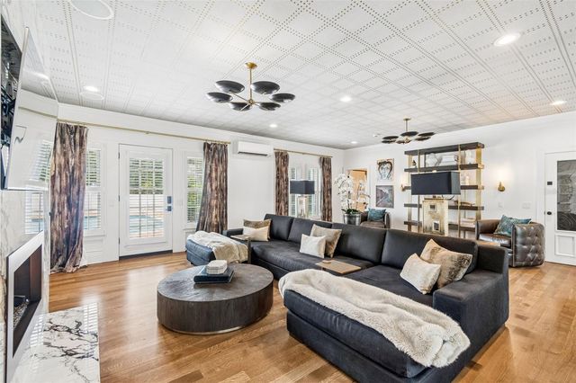 3313 W MULLEN AVENUE, Tampa, FL 33609