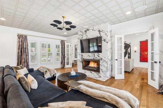 3313 W MULLEN AVENUE, Tampa, FL 33609