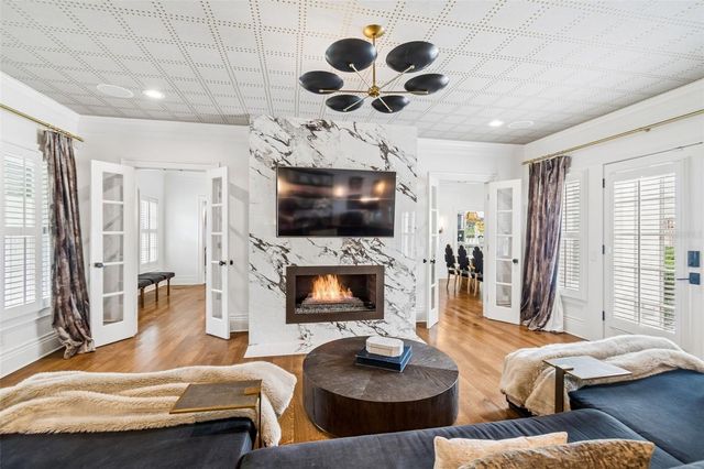 3313 W MULLEN AVENUE, Tampa, FL 33609