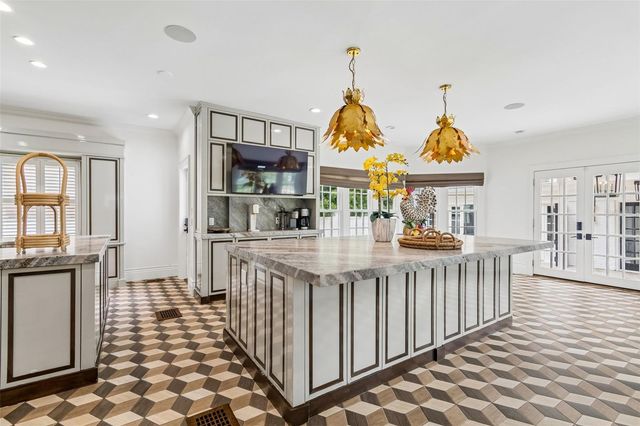 3313 W MULLEN AVENUE, Tampa, FL 33609