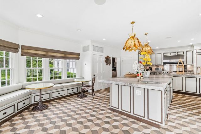 3313 W MULLEN AVENUE, Tampa, FL 33609