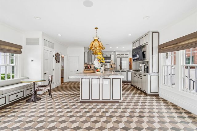 3313 W MULLEN AVENUE, Tampa, FL 33609