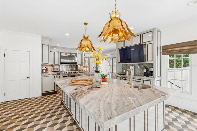 3313 W MULLEN AVENUE, Tampa, FL 33609