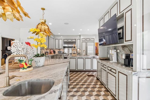 3313 W MULLEN AVENUE, Tampa, FL 33609