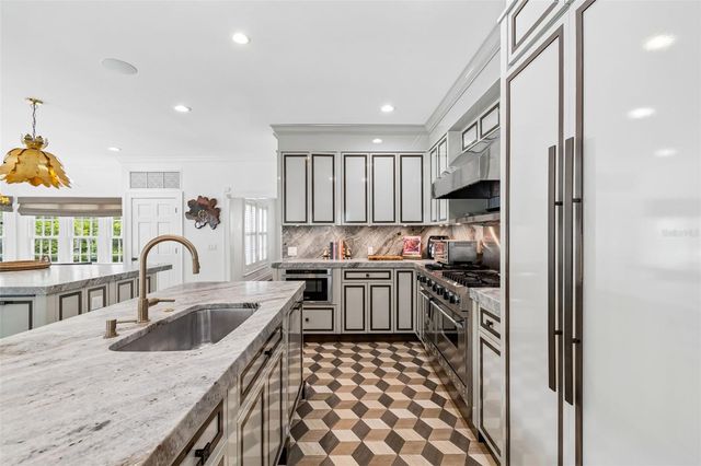 3313 W MULLEN AVENUE, Tampa, FL 33609