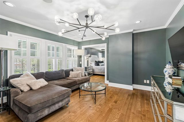 3313 W MULLEN AVENUE, Tampa, FL 33609