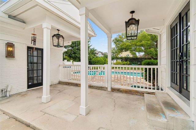 3313 W MULLEN AVENUE, Tampa, FL 33609