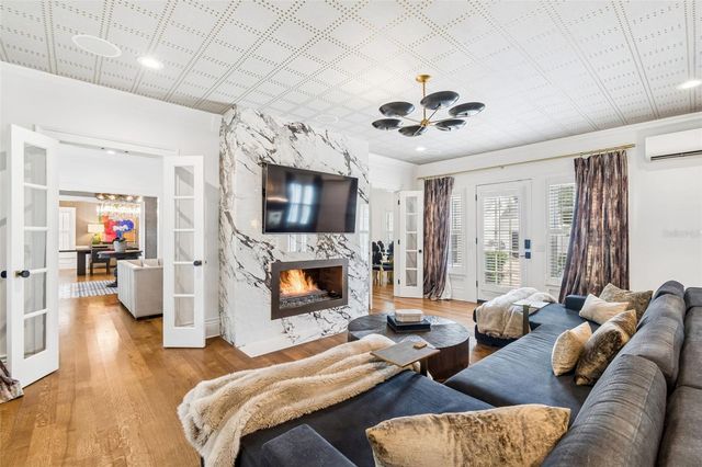 3313 W MULLEN AVENUE, Tampa, FL 33609