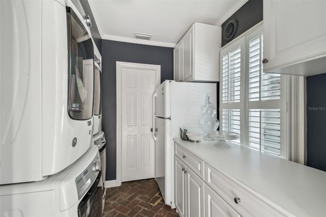 3313 W MULLEN AVENUE, Tampa, FL 33609