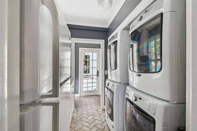 3313 W MULLEN AVENUE, Tampa, FL 33609
