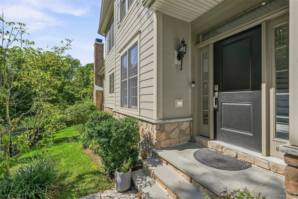 18 Bonham Lane, Cortlandt Manor, NY 10567 — photo 2