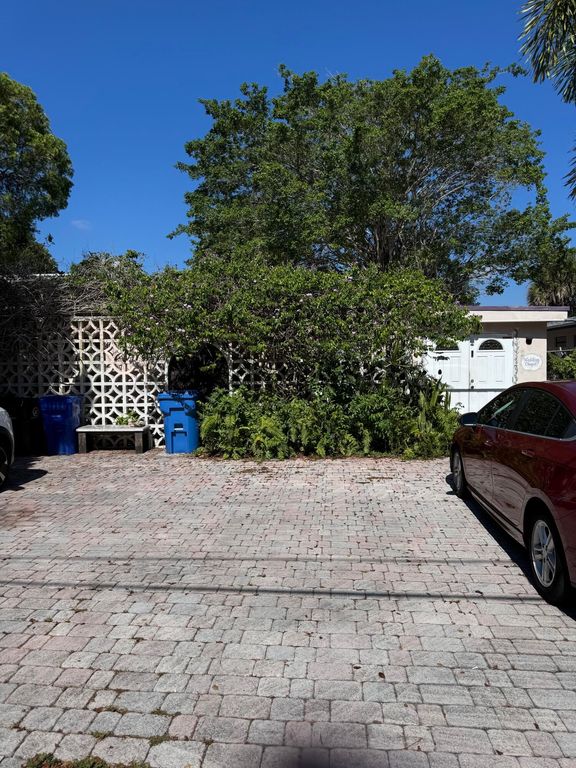 1805 N Dixie Highway 1805, Fort Lauderdale, FL 33305