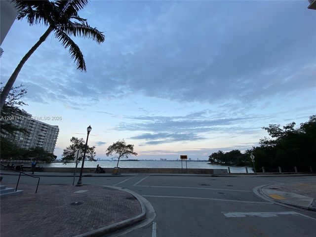 2001 Biscayne Boulevard 3203, Miami, FL 33137
