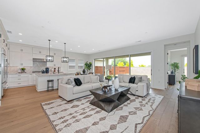 4062 Emerald Glen Ln, Folsom, CA 95630