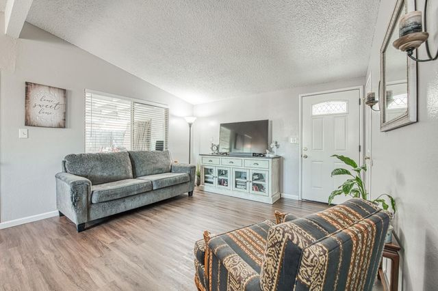 105 Rall Avenue, Clovis, CA 93612