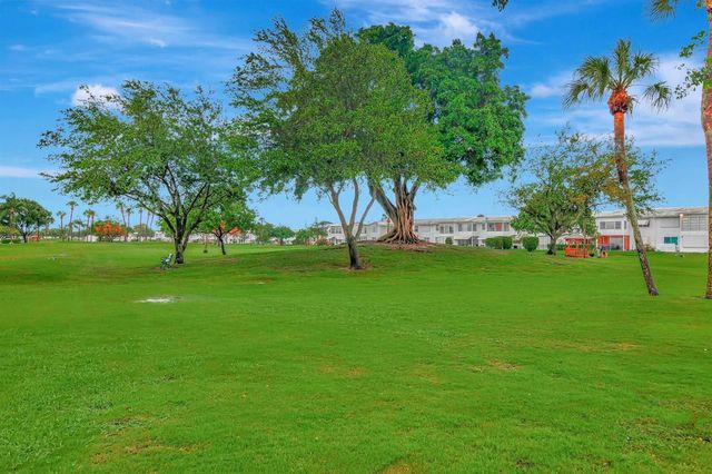 2650 W GOLF Boulevard 255, Pompano Beach, FL 33064