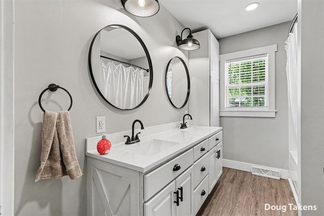 7439 Eastlane Avenue, Jenison, MI 49428