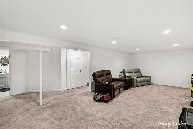 7439 Eastlane Avenue, Jenison, MI 49428