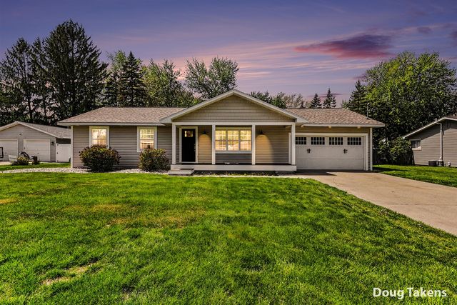 7439 Eastlane Avenue, Jenison, MI 49428