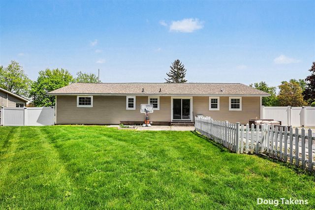 7439 Eastlane Avenue, Jenison, MI 49428