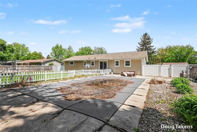 7439 Eastlane Avenue, Jenison, MI 49428