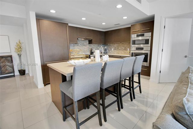 7661 NW 107th Avenue 501, Doral, FL 33178