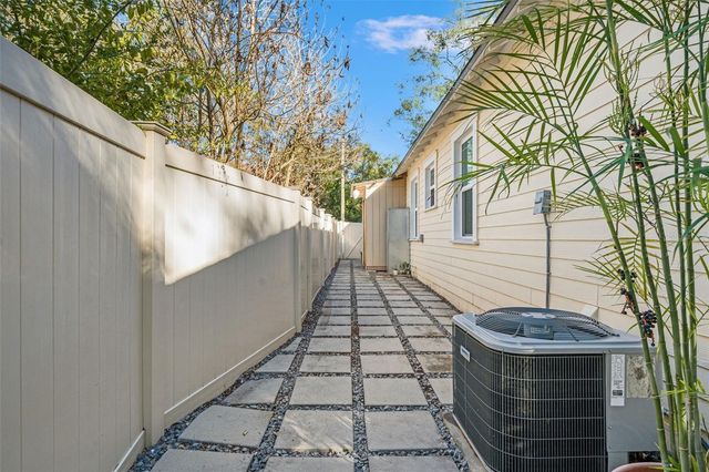 5202 N 10TH STREET, Tampa, FL 33603