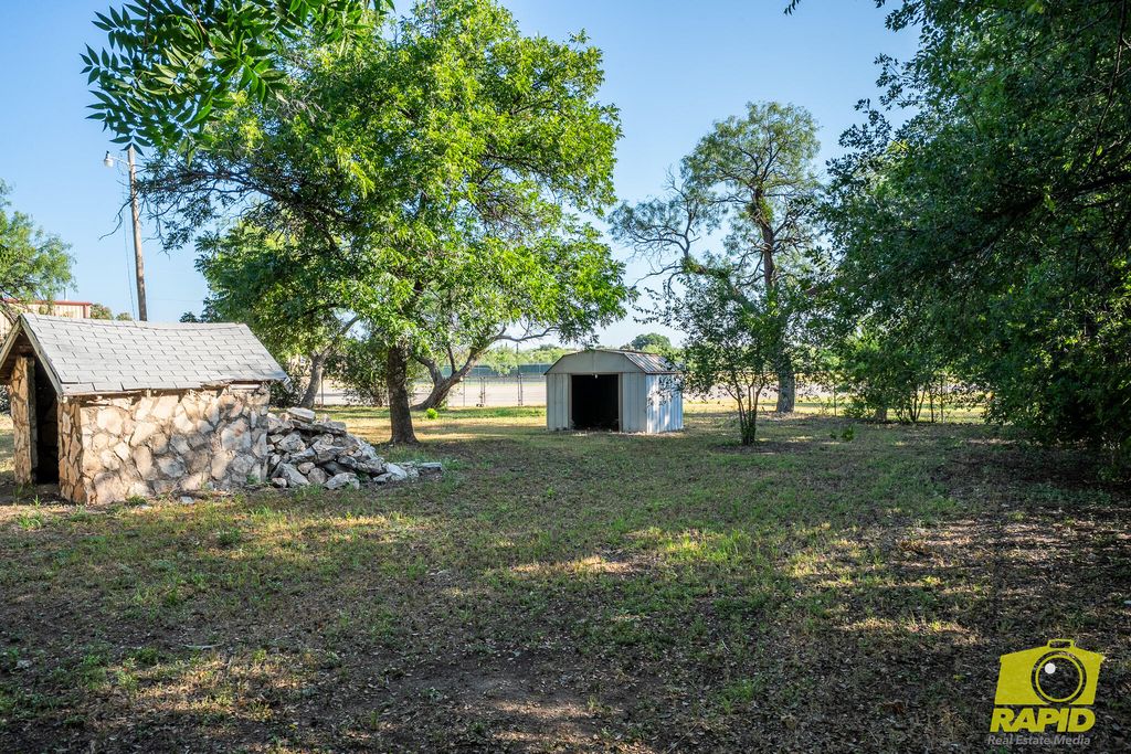 Image 10 of property listing at 1414 N Jefferson Street, San Angelo, TX 76901