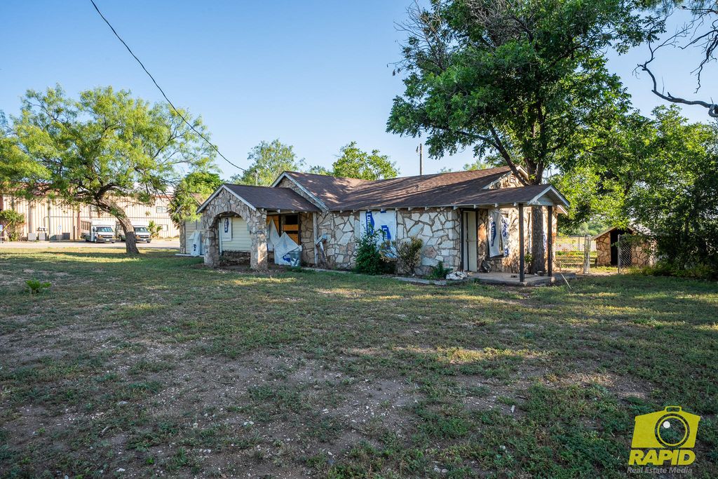 Image 2 of property listing at 1414 N Jefferson Street, San Angelo, TX 76901