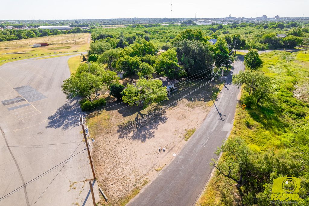 Image 23 of property listing at 1414 N Jefferson Street, San Angelo, TX 76901