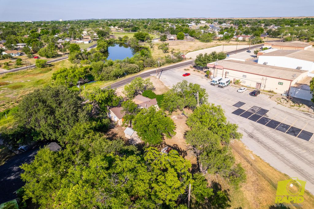 Image 24 of property listing at 1414 N Jefferson Street, San Angelo, TX 76901