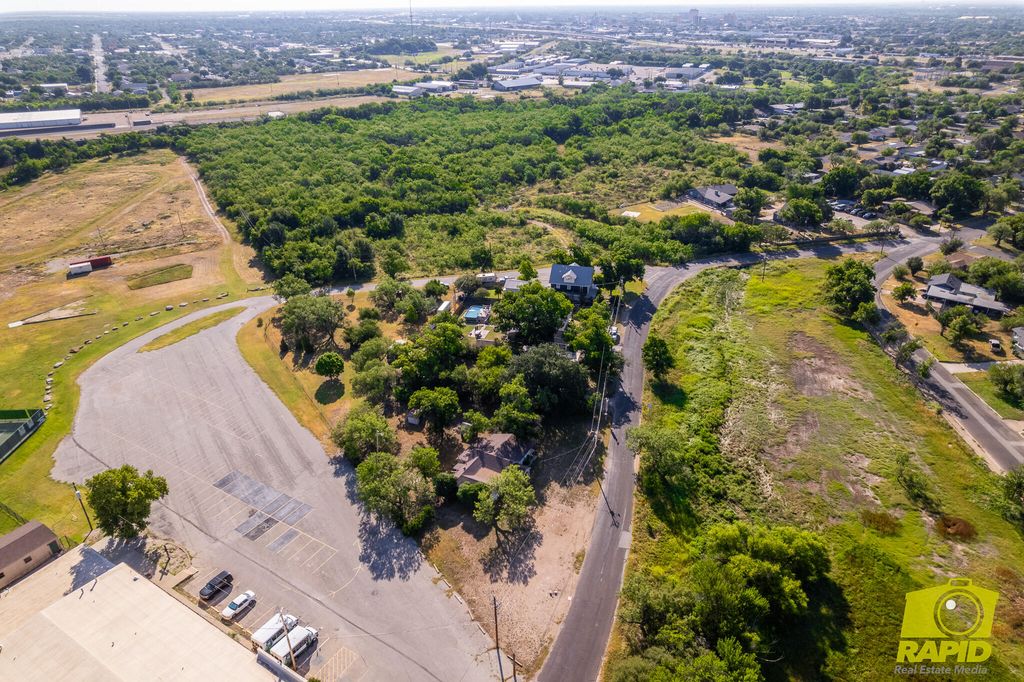 Image 28 of property listing at 1414 N Jefferson Street, San Angelo, TX 76901