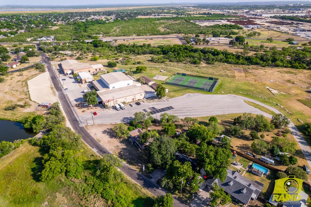 Image 29 of property listing at 1414 N Jefferson Street, San Angelo, TX 76901