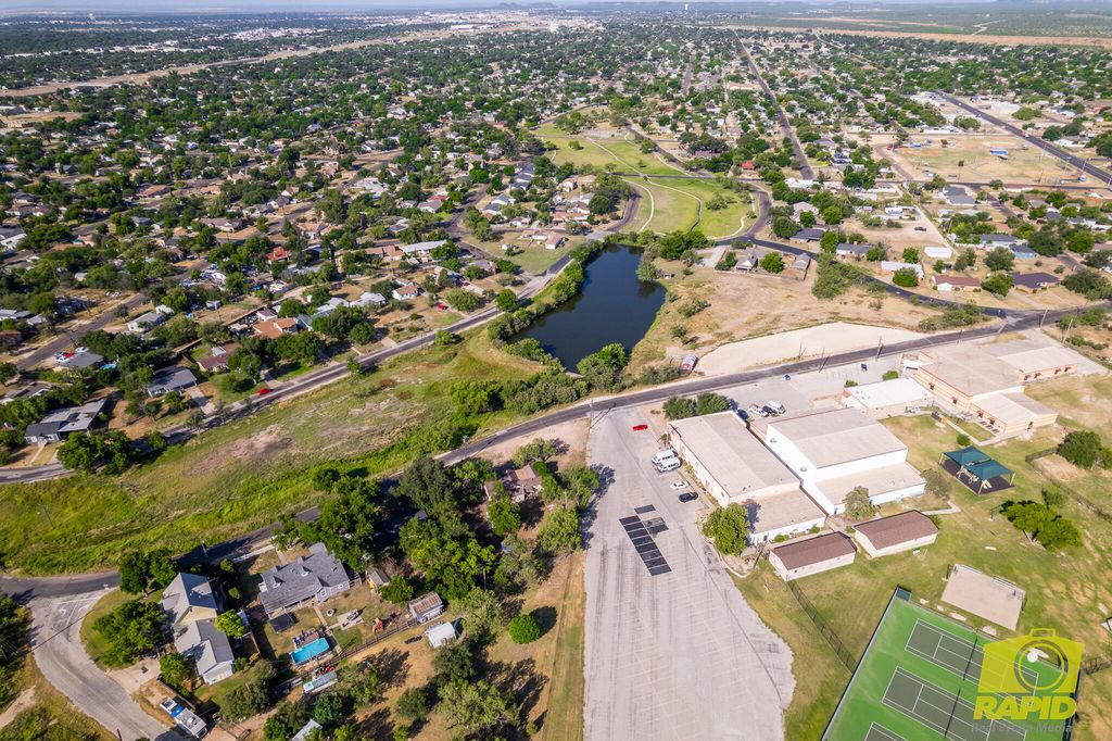 Image 31 of property listing at 1414 N Jefferson Street, San Angelo, TX 76901