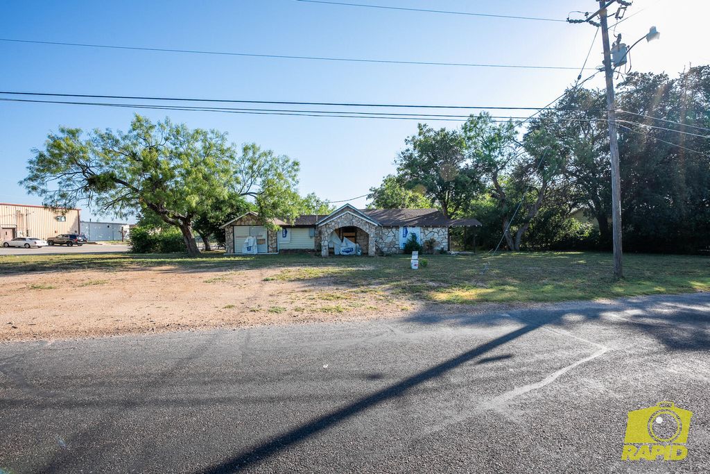 Image 4 of property listing at 1414 N Jefferson Street, San Angelo, TX 76901
