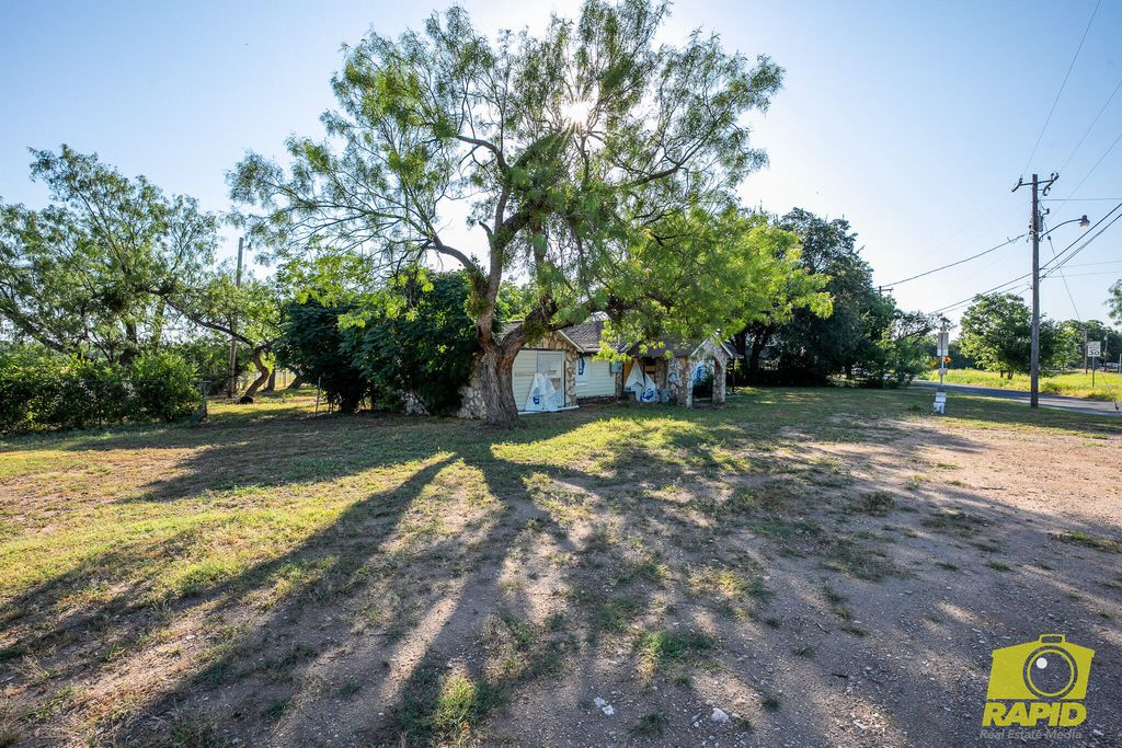 Image 5 of property listing at 1414 N Jefferson Street, San Angelo, TX 76901