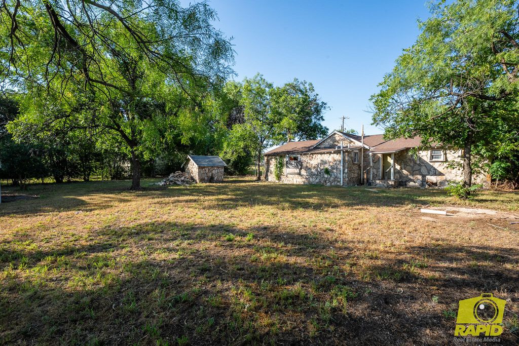 Image 6 of property listing at 1414 N Jefferson Street, San Angelo, TX 76901