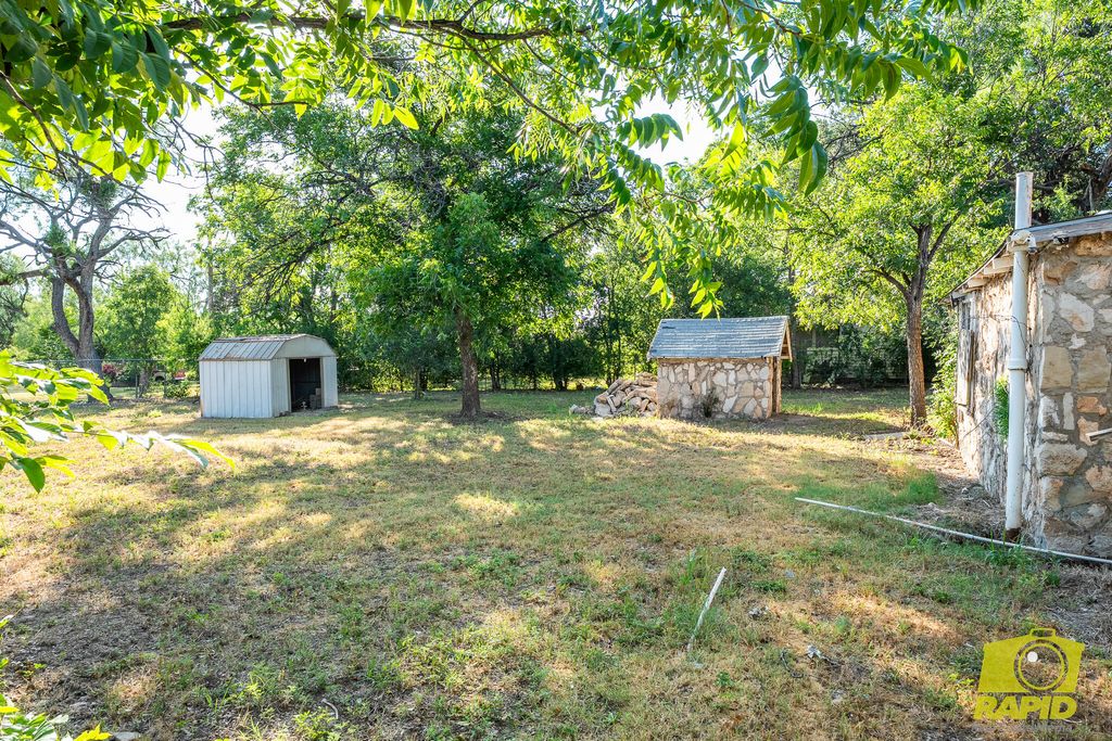 Image 8 of property listing at 1414 N Jefferson Street, San Angelo, TX 76901