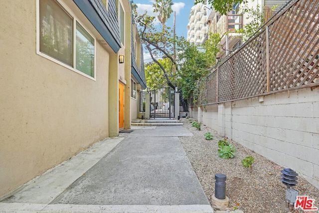 968 Larrabee Street 212, West Hollywood, CA 90069