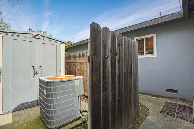 6620 Cumberland Pl, Stockton, CA 95219