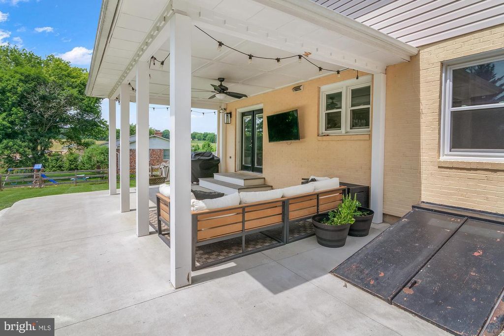 Image 16 of property listing at 109 ROCKVALE RD, Sykesville, MD 21784
