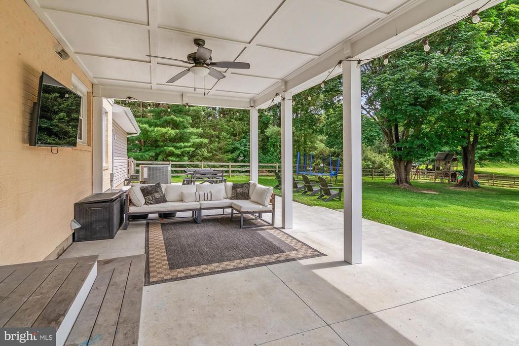 Image 17 of property listing at 109 ROCKVALE RD, Sykesville, MD 21784