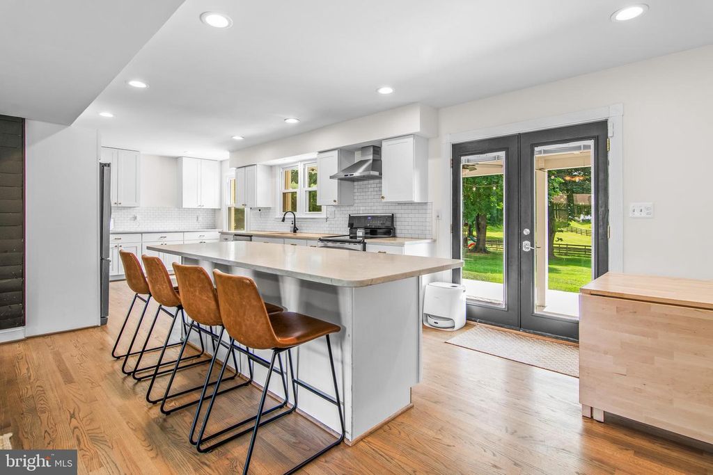 Image 3 of property listing at 109 ROCKVALE RD, Sykesville, MD 21784