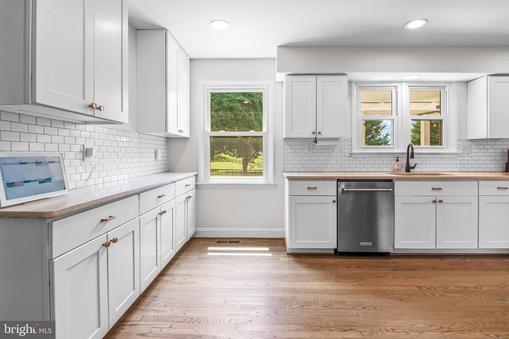 Image 5 of property listing at 109 ROCKVALE RD, Sykesville, MD 21784