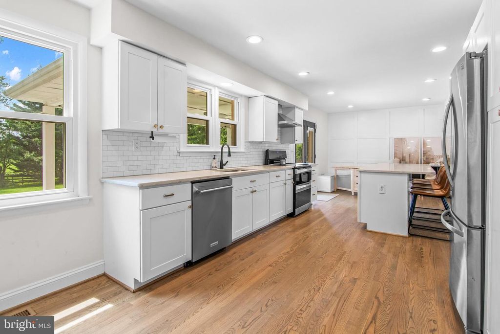 Image 8 of property listing at 109 ROCKVALE RD, Sykesville, MD 21784