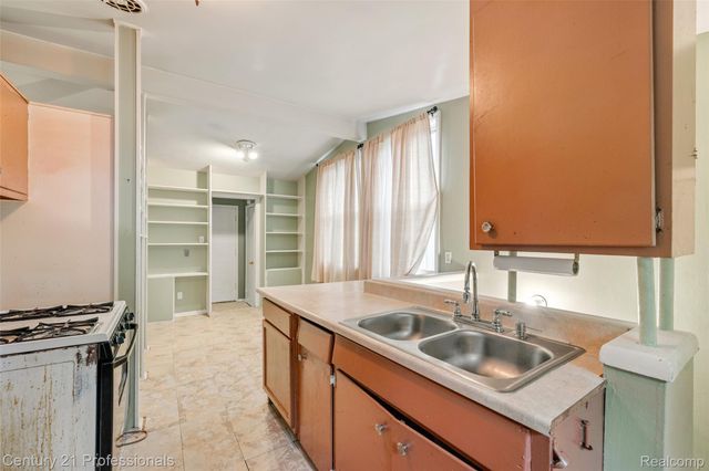 1178 Dudley Avenue, Pontiac, MI 48342